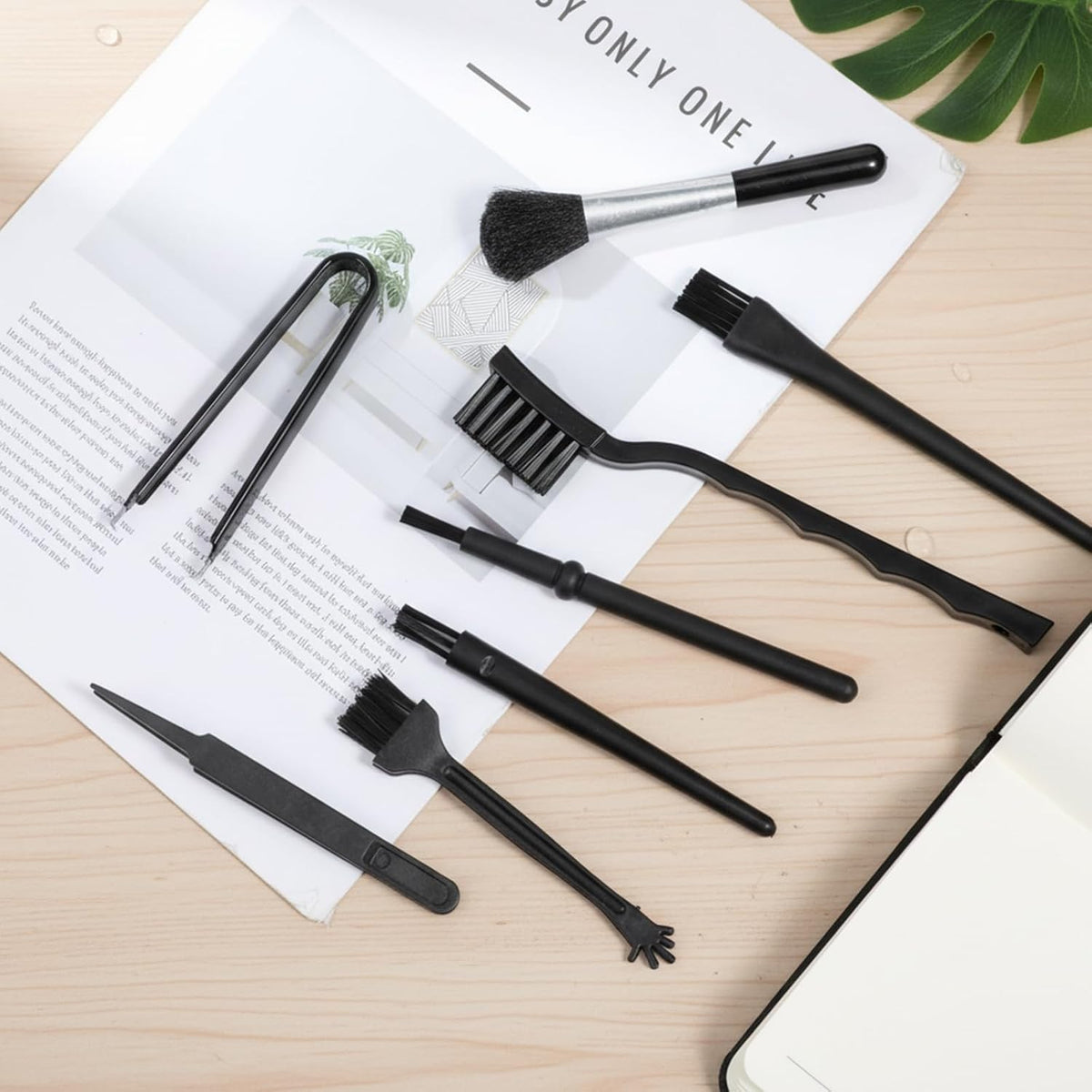 9 Pcs Keyboard Cleaning Brushes Kit Keyboard Brush Anti Static Brush with Keycap Puller & Tweezers Nylon Dust Cleaning Brushes for Computer Laptop Mechanical Keyboards Camera Motherboard Small Space