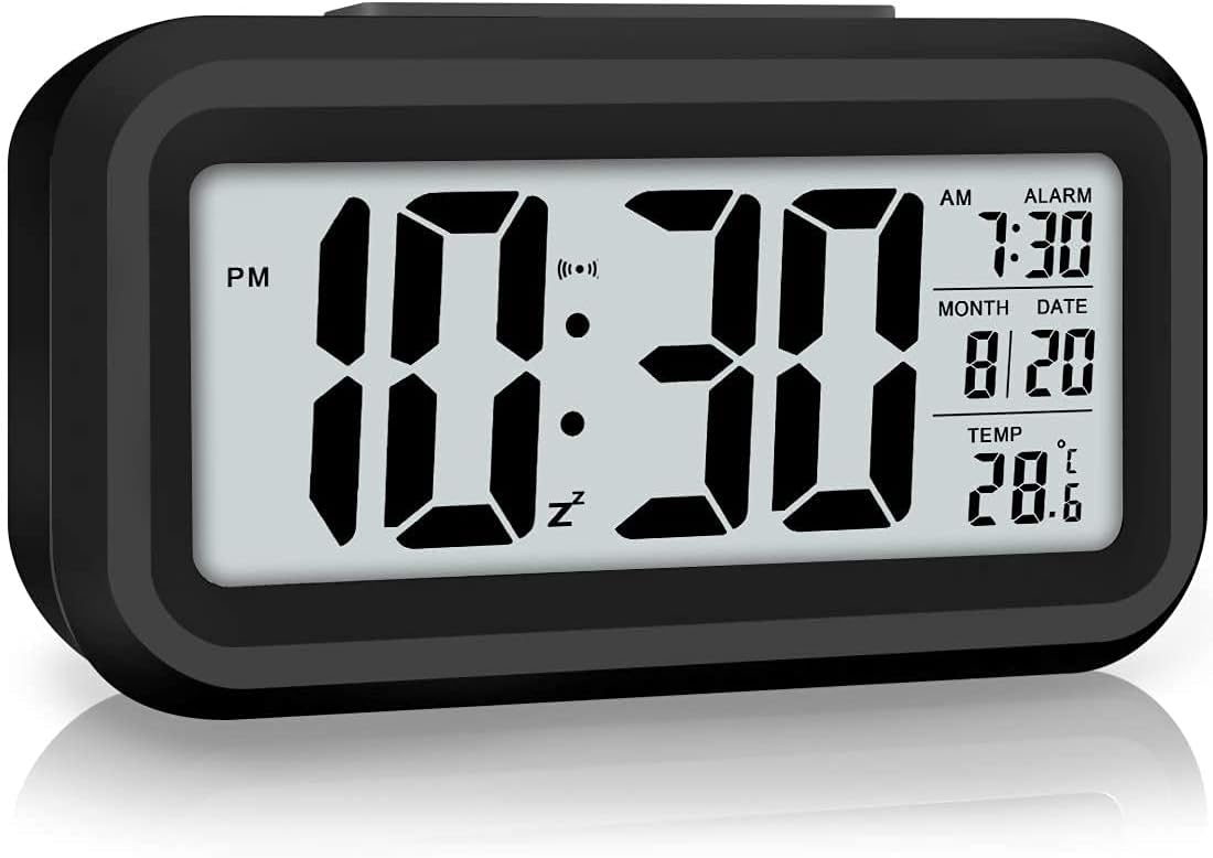 Digital Alarm Clock, Clock for Bedroom, Desk Clock Battery Operated, Digital Clock with Smart Night Light 12/24H Display Snooze Function for Heavy Sleepers for Kids