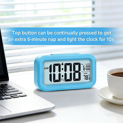 Digital Alarm Clock, Clock for Bedroom, Desk Clock Battery Operated, Digital Clock with Smart Night Light 12/24H Display Snooze Function for Heavy Sleepers for Kids