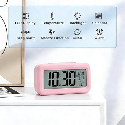 Digital Alarm Clock, Clock for Bedroom, Desk Clock Battery Operated, Digital Clock with Smart Night Light 12/24H Display Snooze Function for Heavy Sleepers for Kids