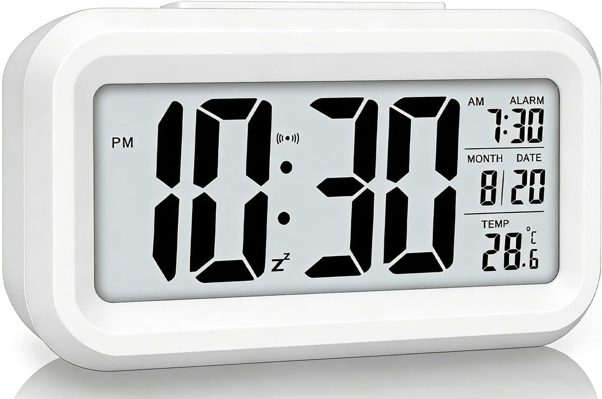 Digital Alarm Clock, Clock for Bedroom, Desk Clock Battery Operated, Digital Clock with Smart Night Light 12/24H Display Snooze Function for Heavy Sleepers for Kids