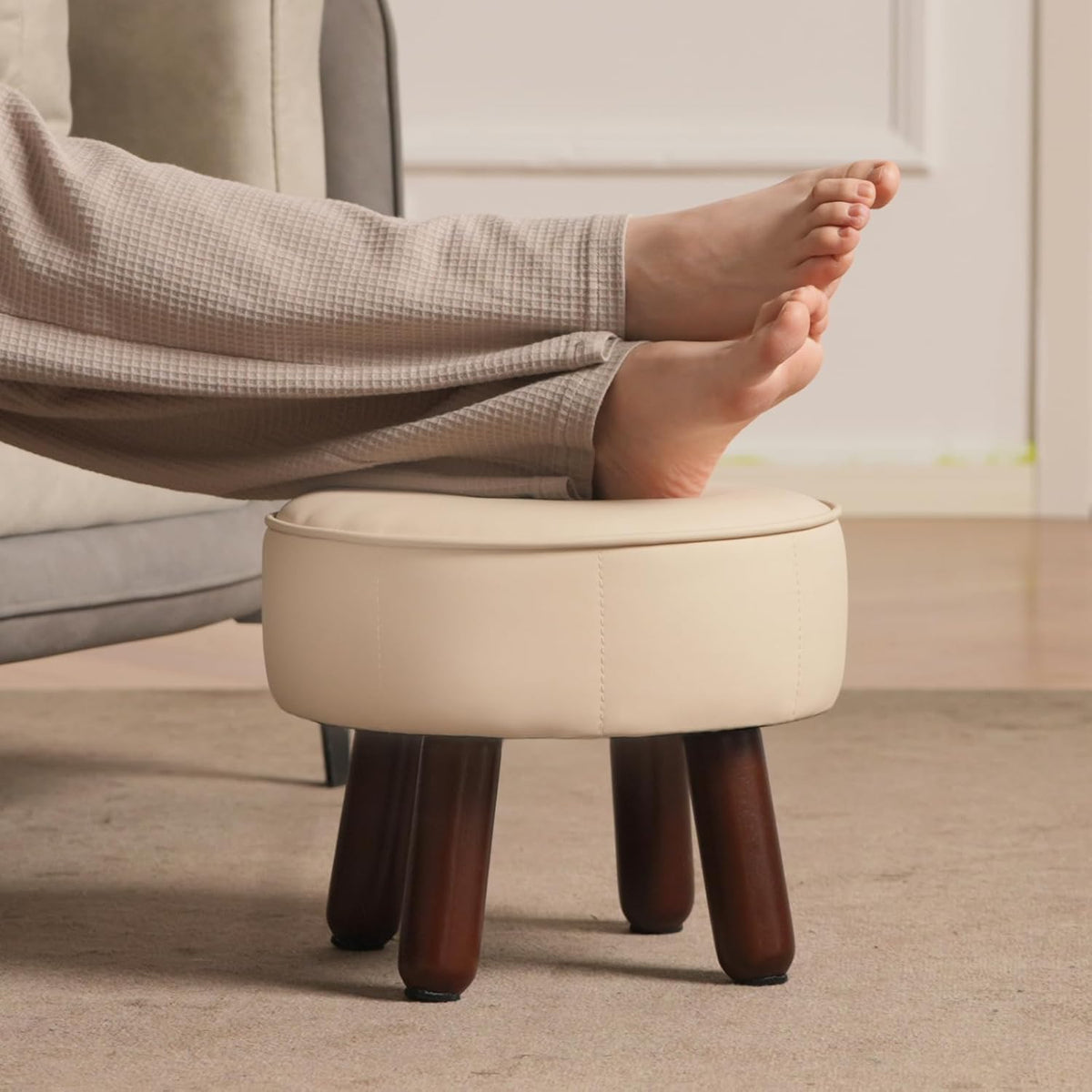 oakvivo 13in Small Foot Stool Ottoman,Round Faux Leather Footrest for Couch