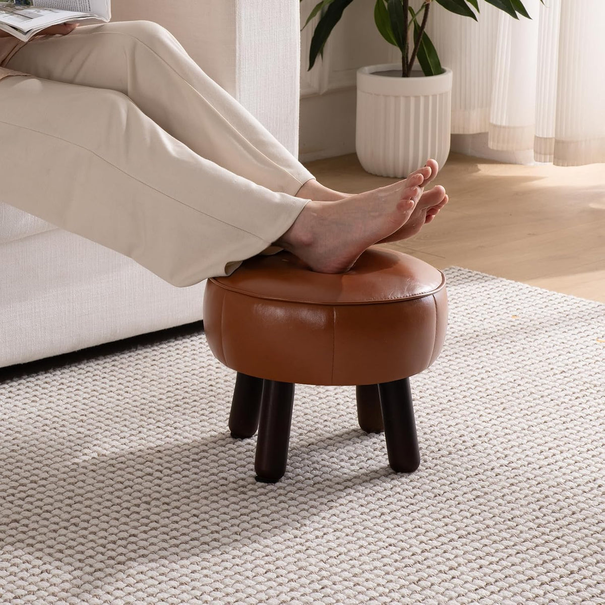 oakvivo 13in Small Foot Stool Ottoman,Round Faux Leather Footrest for Couch