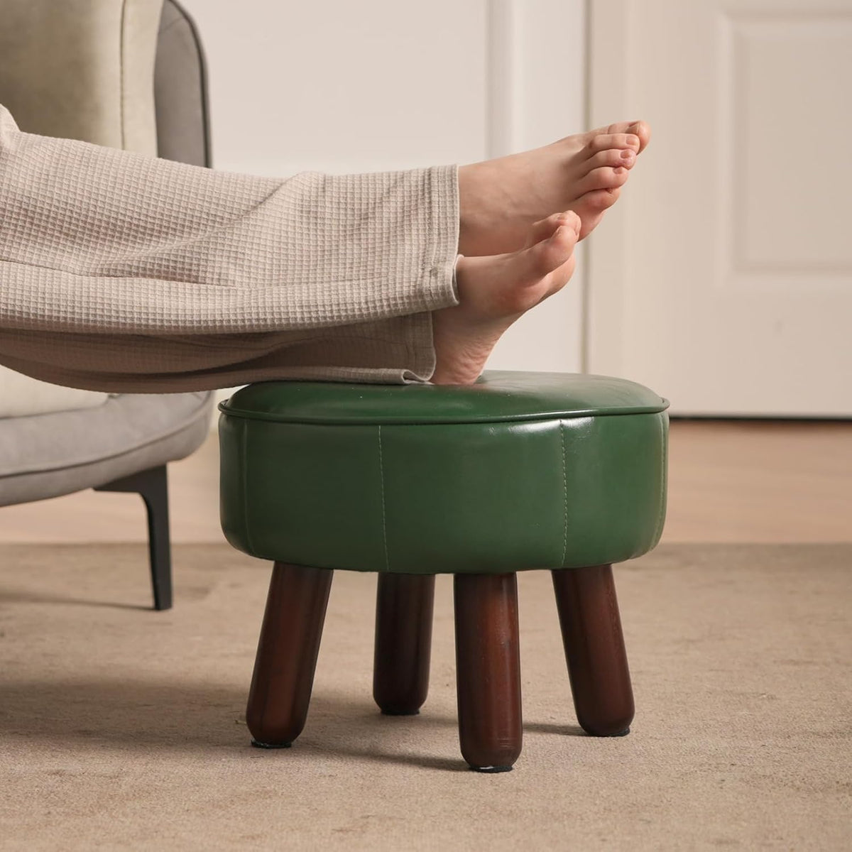 oakvivo 13in Small Foot Stool Ottoman,Round Faux Leather Footrest for Couch