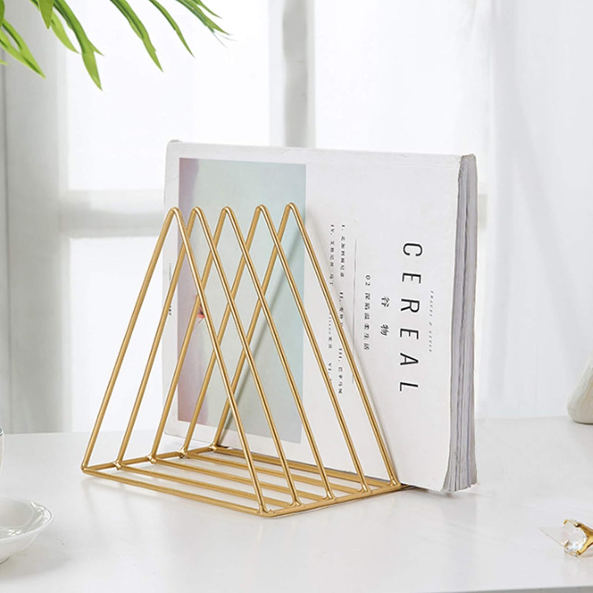 QPEY Triangle File Holder,5 Slot Metal Vinyl Record Stand Holder Magazine Newspaper Holder Photography Props for Office Home 1 Pc (black)