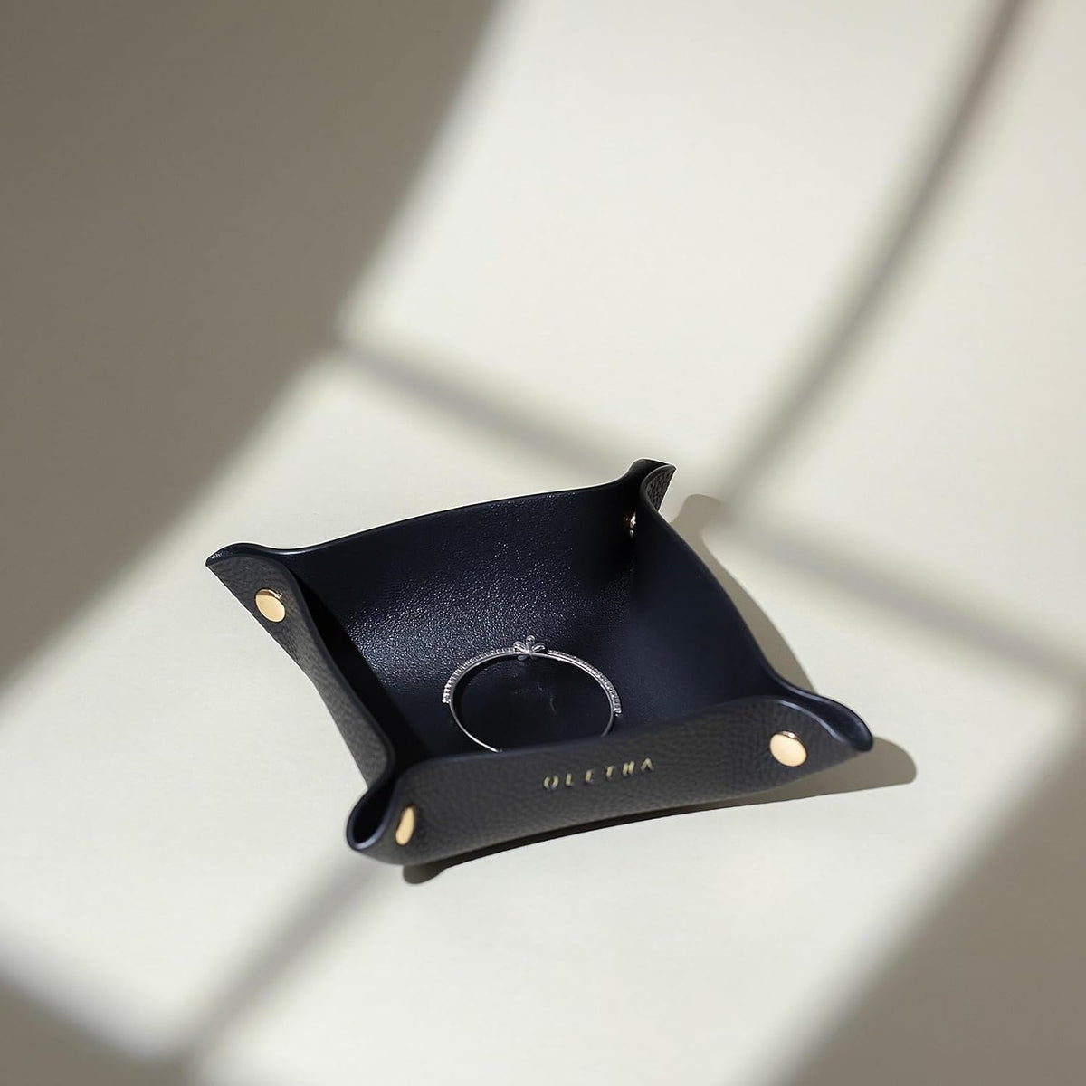 OLETHA Small Foldable Valet Tray, Travel Essentials for Women, Portable Catchall Organizer for Jewelry & Keys, for Hotel Nightstands, Home Office & Desk, Aesthetic Faux Leather, Light Taupe