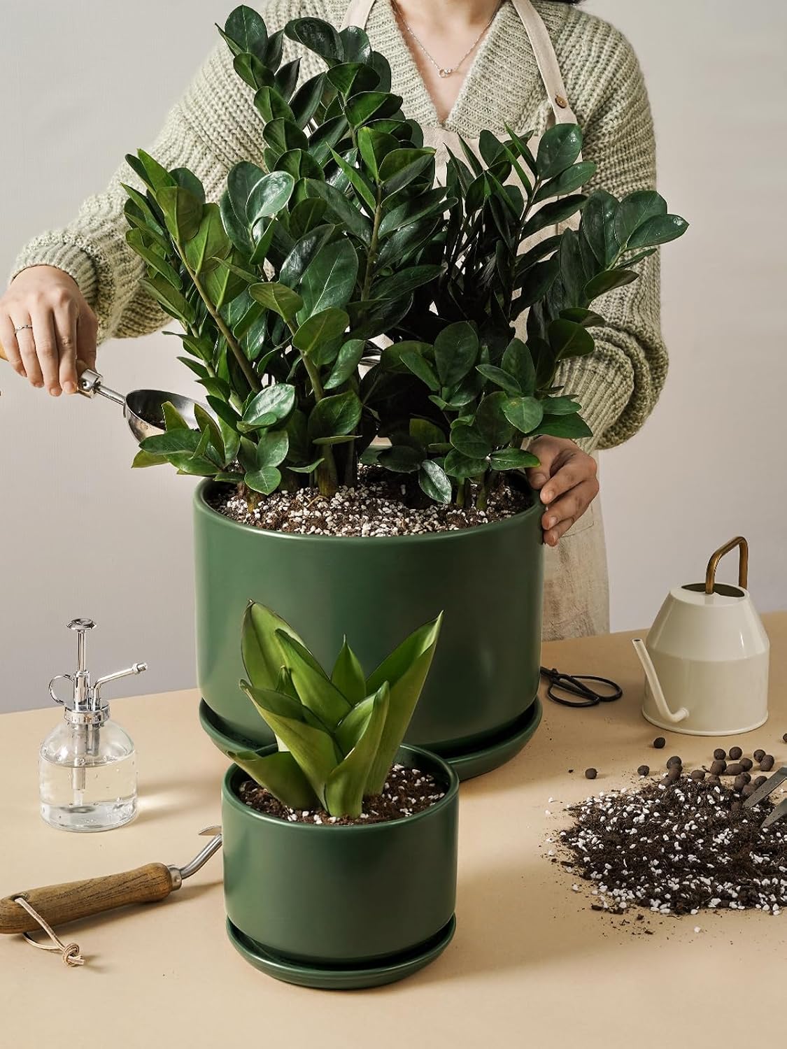 LE TAUCI Ceramic Pots for Plants, 6.8 Inch Plant Pots with Drainage Hole & Saucer, Modern Planter for Indoor Plants, Stable & Durable, Perfect for Living Room or Office Decor, White