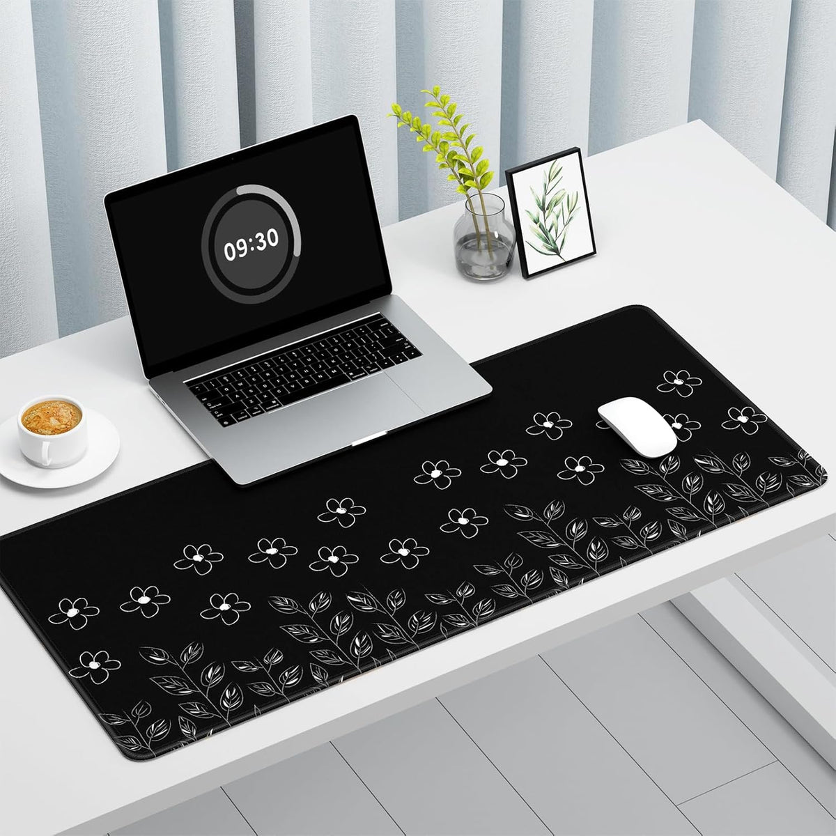 Auhoahsil Desk Mat, Ultra Large Mouse Pad, XXL Gaming Mousepad, Green Tropical Leaves Deskpad, Big Extended Full Size Mouse Pad, Desktop Desk Matt for Keyboard, Laptop & Computer, 35.5 x 15.7 in - Colors B