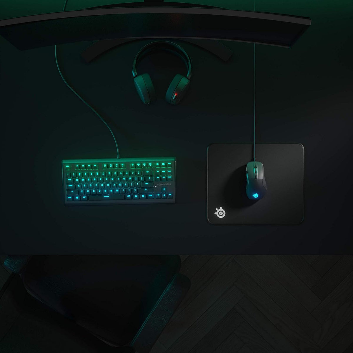 QcK Gaming Mouse Pad - XXL Cloth - Peak Tracking and Stability - Esports Mousepad - Never-Slip - Full Desk Coverage
