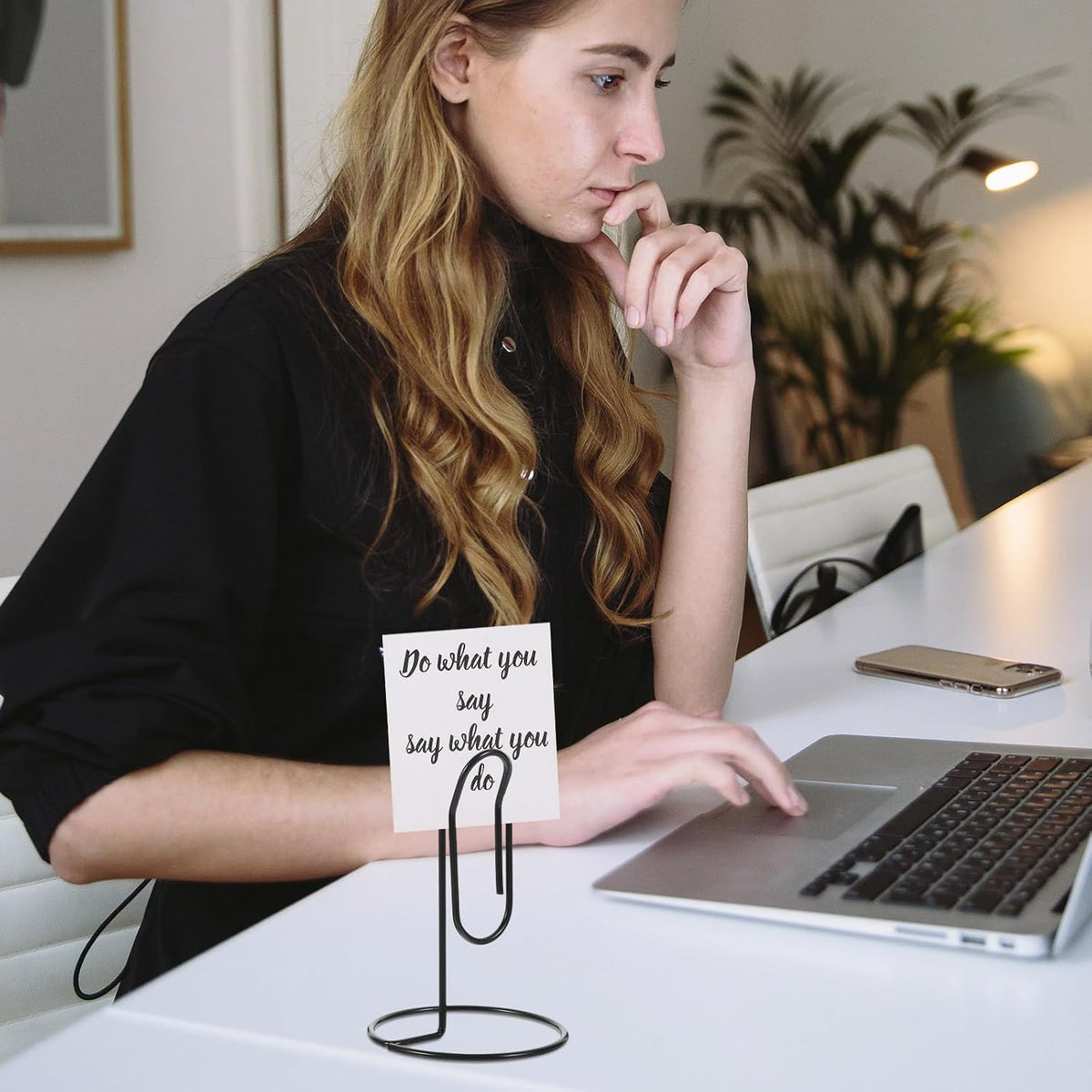 STOBOK Base Memo Clip, 5pcs Creative Large Desktop Note Holder DIY Multi- Hand Account Daily Use Clip Paper Clip Black |2.95 x 2.95 x 5.12 inches