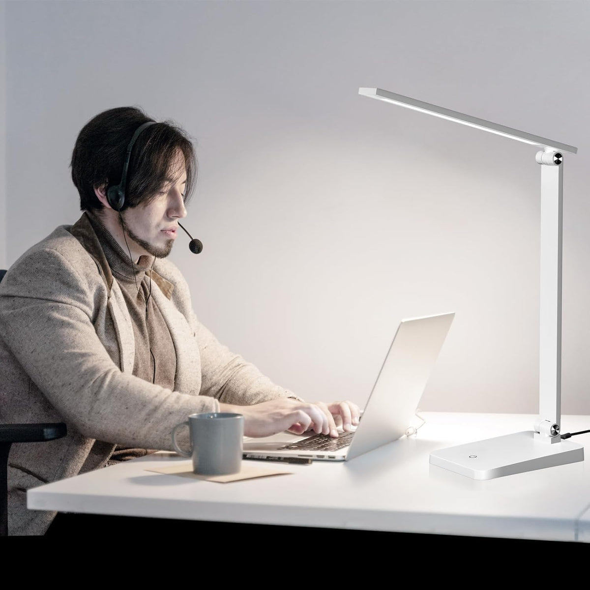 LED Desk Lamp for Home Office, 3 Levels Dimmable Desk Light with USB Charging Port, Small Study Lamp, Reading Light for Table, Black, 5000K
