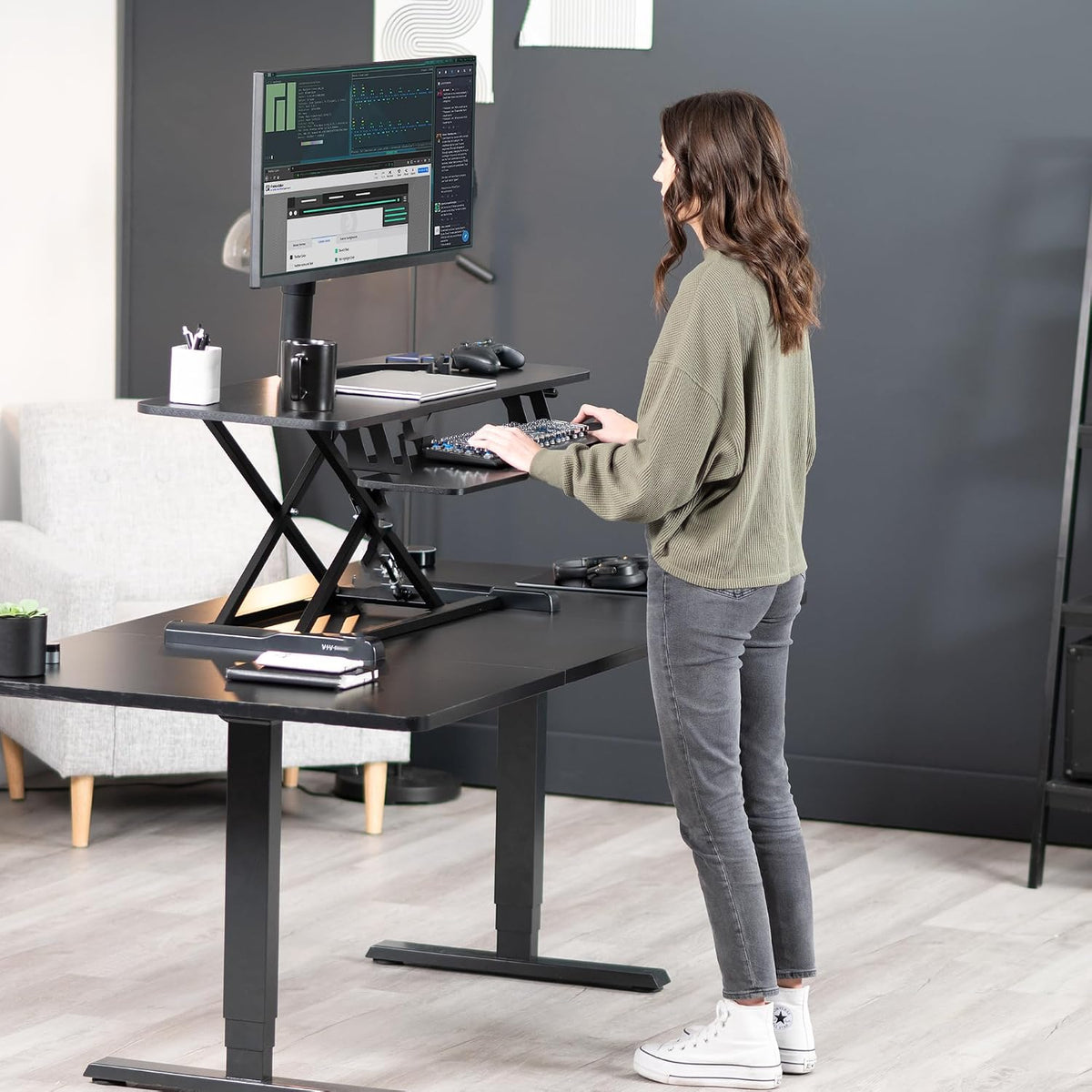 Black 32 in Standing Desk Converter, DESK-V000K