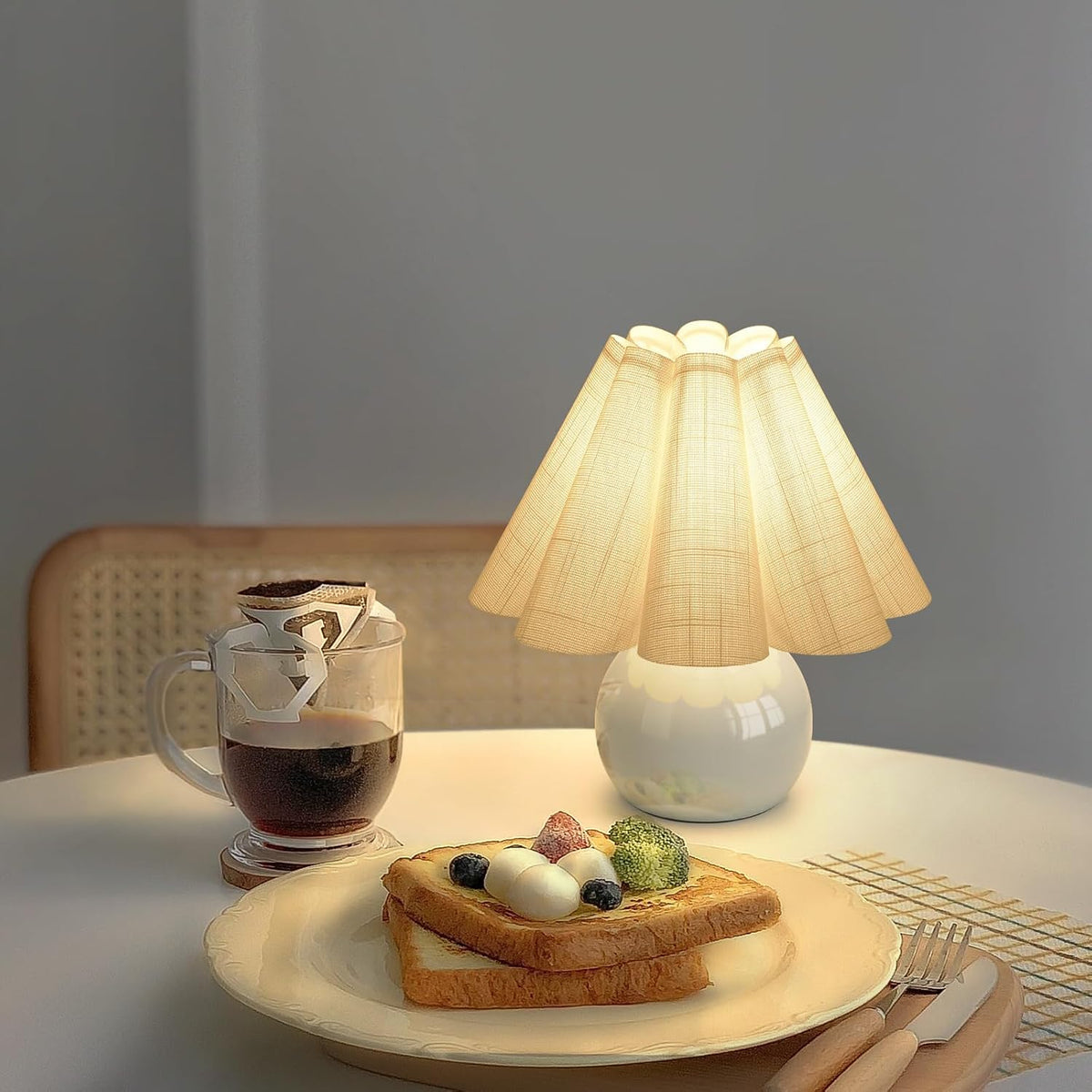 Gold Small Bedside Table Lamp for Bedroom, Brass Gold Bedroom Lamps for Nightstand, Cute Mini Table Lamps for Small Spaces with Scalloped Shade for Kitchen Counter, Bookshelf, Living Room, Kids Dorm