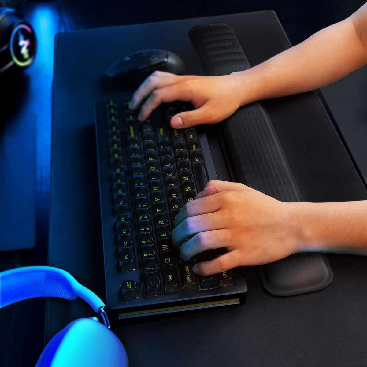 Keyboard Wrist Rest, Soft Memory Foam Wrist Support, Keyboard Hand Rest Pad for Wrist Pain Relief, Keyboard Wrist Guard for Long Hours of Work, Gaming, Studying（Classic Black）