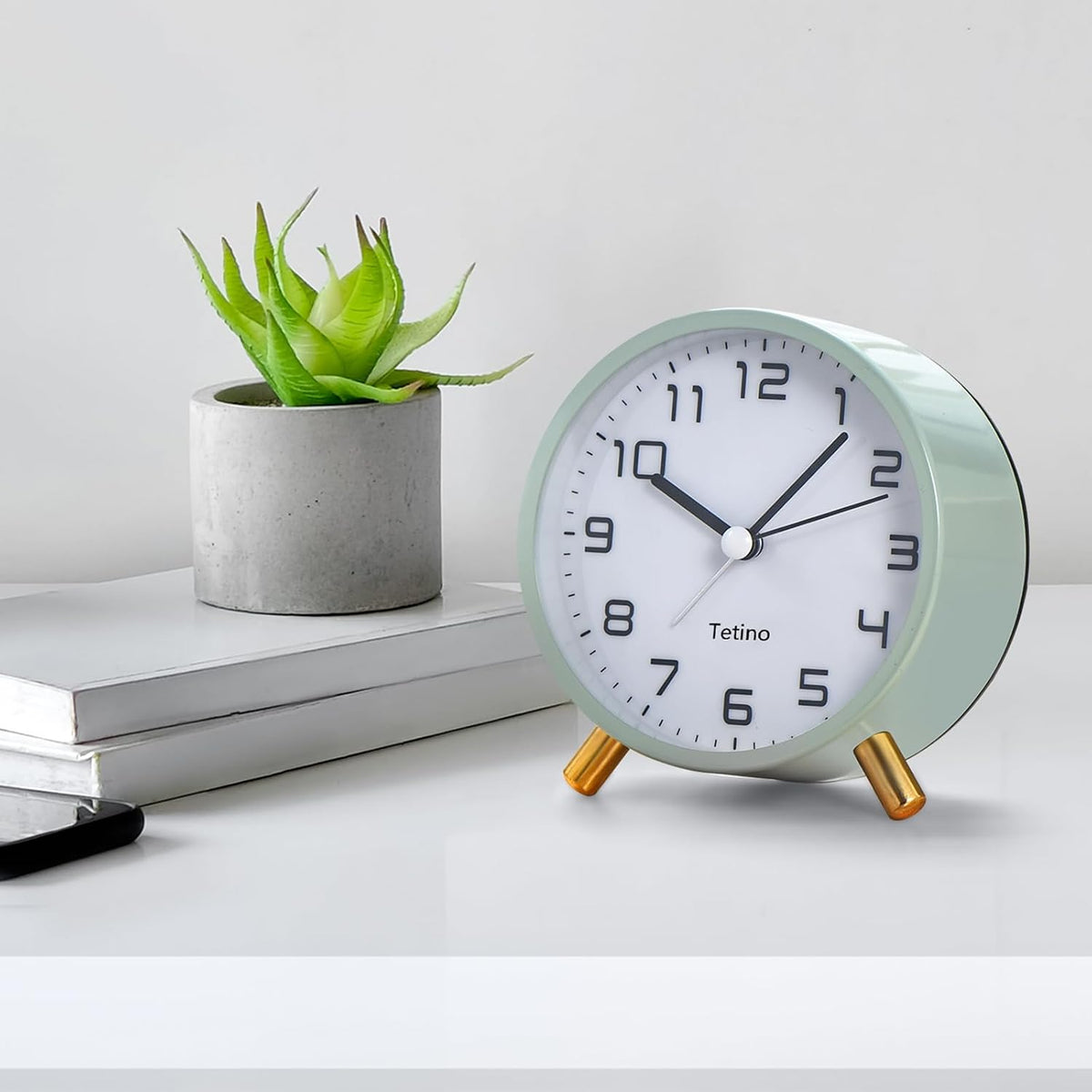 Analog Alarm Clocks,Retro Metal Desk Silent Non Ticking Small Clock with Night Light,Battery Operated,Simple Design,for Bedrooms, Bedside,Office,Home Décor (Green)