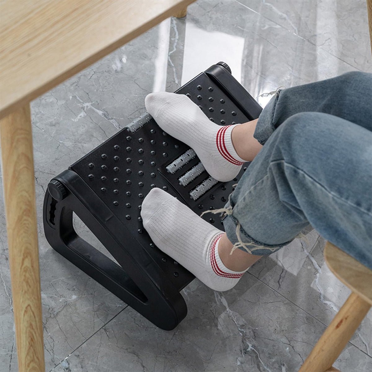 Foot Stool Under Desk,Featuring a Massage Roller,‌Ergonomic Design‌,6-Position Incline Adjustment,to Relieve Leg Fatigue in Seated workspaces.