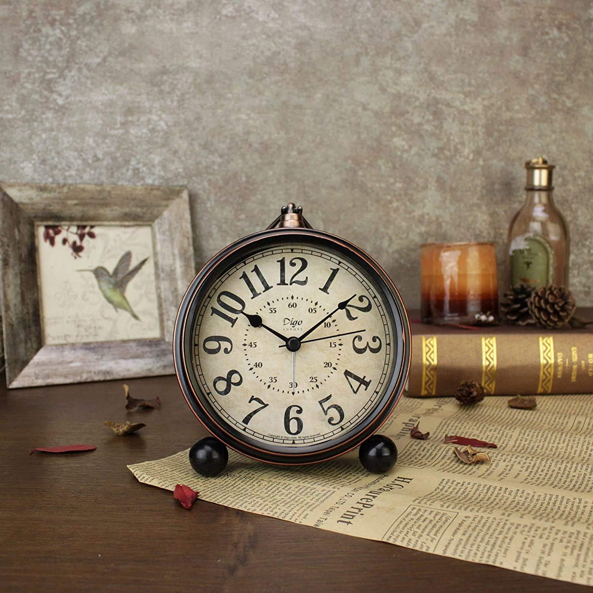 5.2in Desk Clock, Retro Silent Analog Clock Non-Ticking & Battery Operated with Quartz Movement,Clock Decor for Bedroom Living Room