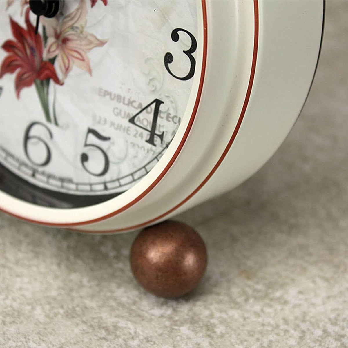 5.2in Desk Clock, Retro Silent Analog Clock Non-Ticking & Battery Operated with Quartz Movement,Clock Decor for Bedroom Living Room