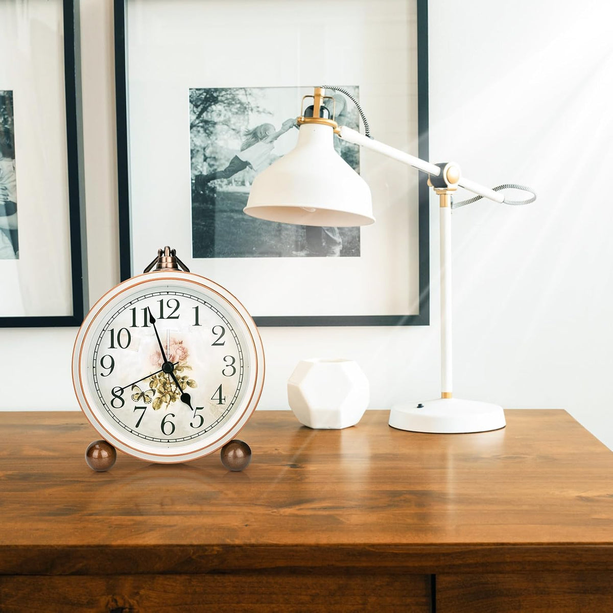 5.2in Desk Clock, Retro Silent Analog Clock Non-Ticking & Battery Operated with Quartz Movement,Clock Decor for Bedroom Living Room