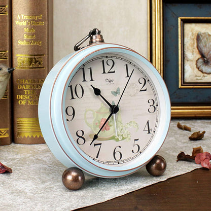 5.2in Desk Clock, Retro Silent Analog Clock Non-Ticking & Battery Operated with Quartz Movement,Clock Decor for Bedroom Living Room