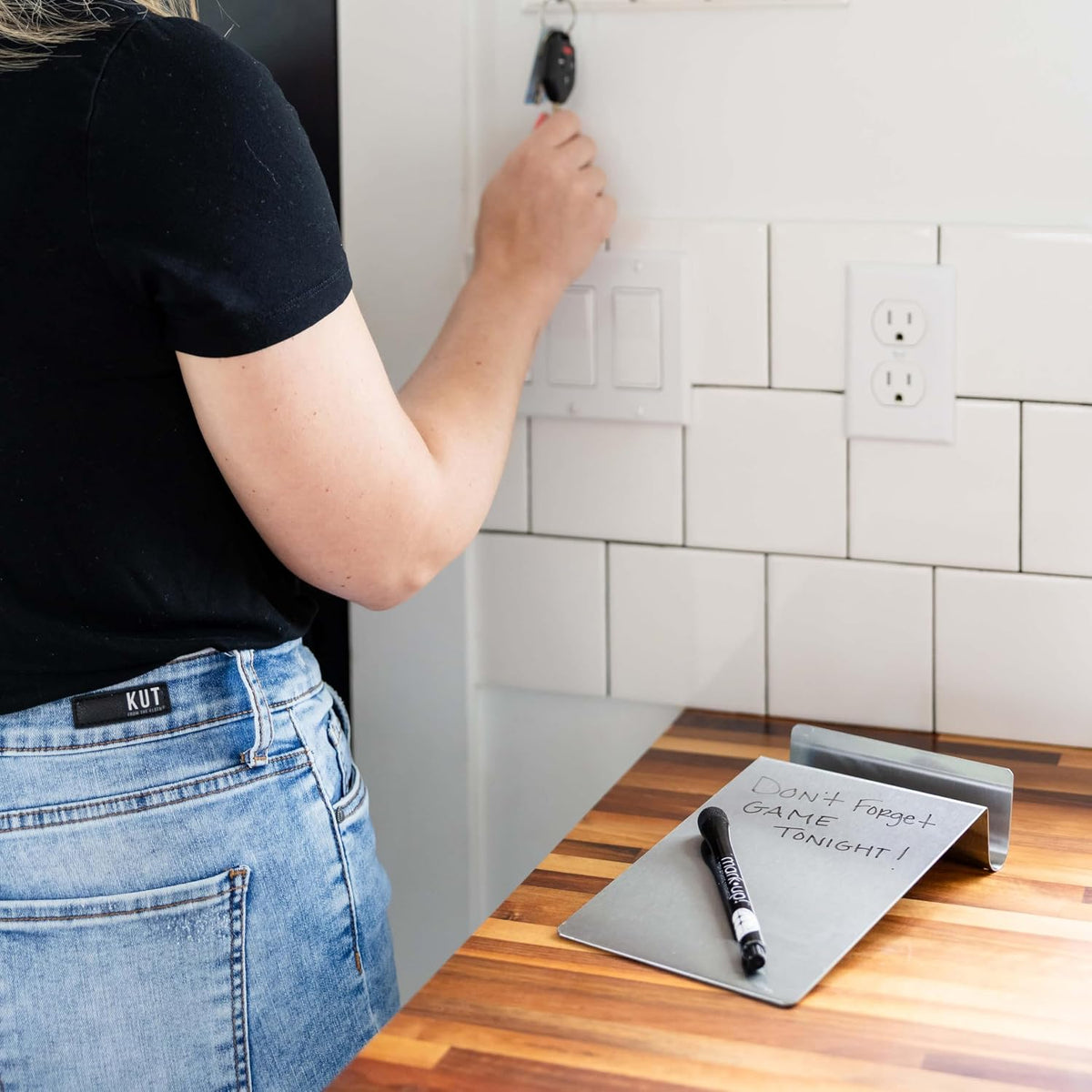 5.5 x 9 Inch to.do Dry Erase Board with Marker for Memos, Lists, and More in Office, Home, Classroom, and Event Spaces (White)