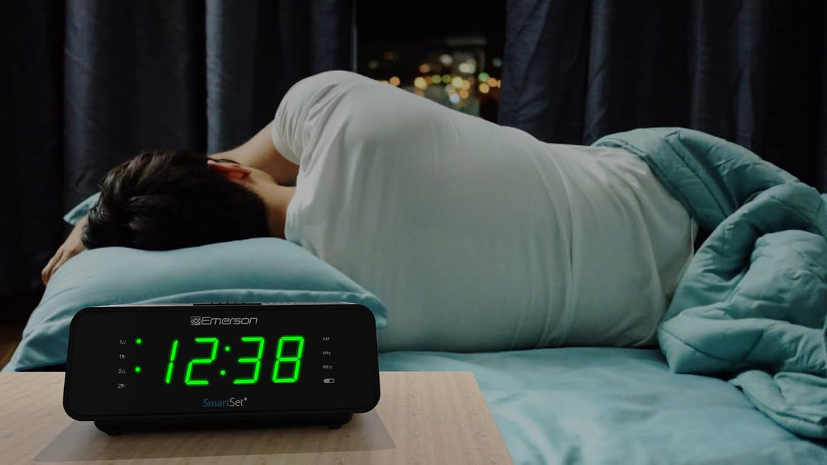 SmartSet Dual Alarm Clock Radio with AM/FM, Auto Time Setting, Sleep Timer, Snooze, 20 Presets, Easy-to-Read .9-inch Jade Green Dimmable LED Display, CKS1900