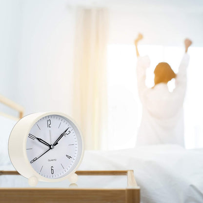 Outwit Analog Alarm Clock, 4 inch Super Silent Non Ticking Small Clock with Night Light, Battery Operated, Simply Design, for Bedroom, Bedside, Desk