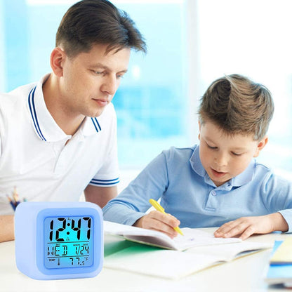 Outwit Analog Alarm Clock, 4 inch Super Silent Non Ticking Small Clock with Night Light, Battery Operated, Simply Design, for Bedroom, Bedside, Desk