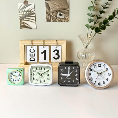 Lamisola Small Analog Travel , Battery Operated Desk Table Shelf Clock for Kids, Quieter Bedside Alarm Clocks for Bedrooms Bathroom Living Room Kitchen, Black