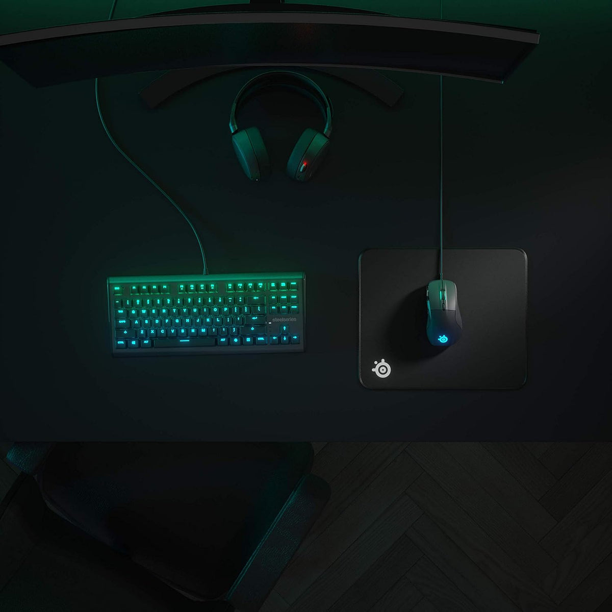 QcK Gaming Mouse Pad - XXL Cloth - Peak Tracking and Stability - Esports Mousepad - Never-Slip - Full Desk Coverage