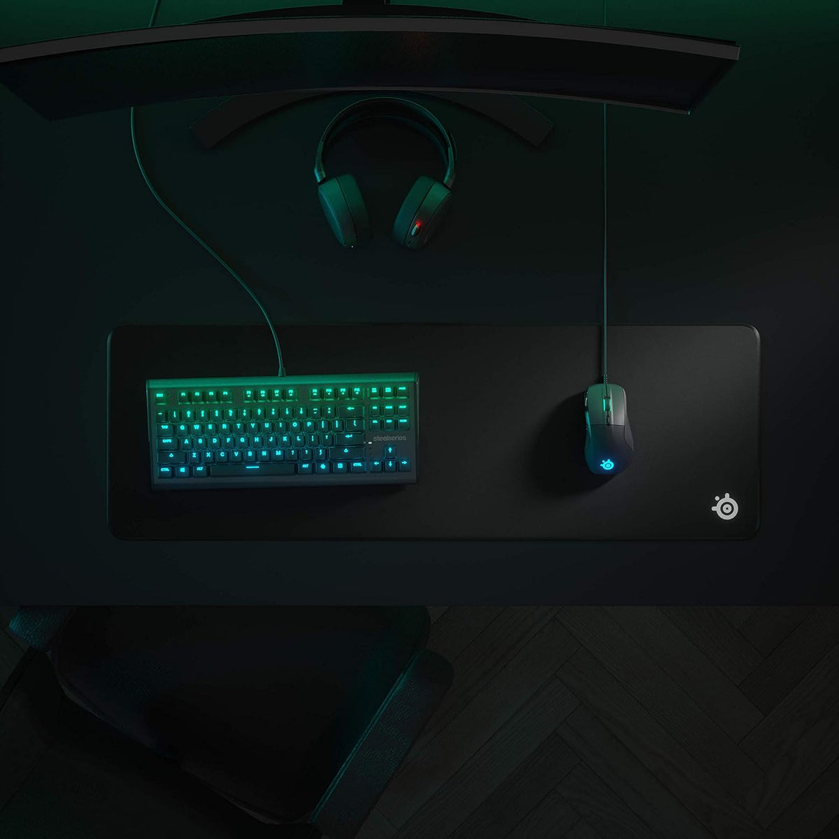 QcK Gaming Mouse Pad - XXL Cloth - Peak Tracking and Stability - Esports Mousepad - Never-Slip - Full Desk Coverage