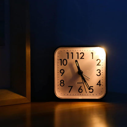 Analog Alarm Clocks, Non Ticking Table Clock with Luminous Hand & Large Display, Battery Powered Silent Bedside Alarm Clock with Snooze & Night Light Function, for Bedroom, Office