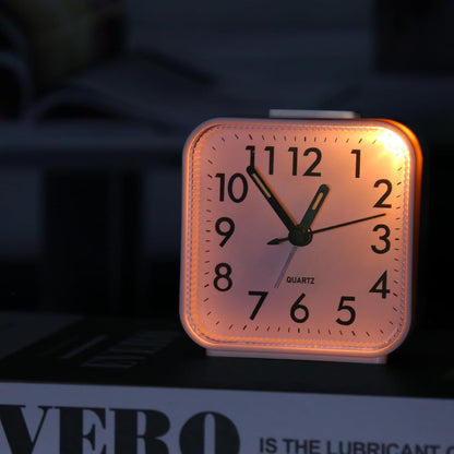 Analog Alarm Clocks, Non Ticking Table Clock with Luminous Hand & Large Display, Battery Powered Silent Bedside Alarm Clock with Snooze & Night Light Function, for Bedroom, Office