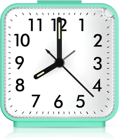 Analog Alarm Clock, Silent Non Ticking Small Clock, Travel Alarm Clock with Snooze & Light, Ascending Beep Sounds, Battery Operated Loud Alarm Clock for Bedroom, Bedside, Desk (Black)