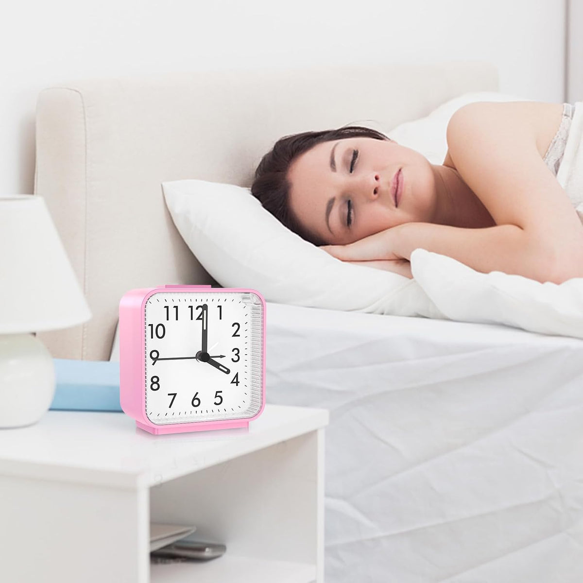 Analog Alarm Clock, Silent Non Ticking Small Clock, Travel Alarm Clock with Snooze & Light, Ascending Beep Sounds, Battery Operated Loud Alarm Clock for Bedroom, Bedside, Desk (Black)