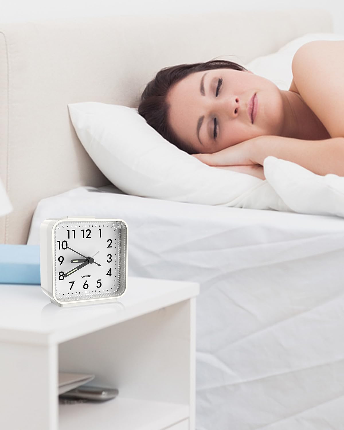 Analog Alarm Clock, Silent Non Ticking Small Clock, Travel Alarm Clock with Snooze & Light, Ascending Beep Sounds, Battery Operated Loud Alarm Clock for Bedroom, Bedside, Desk (Black)