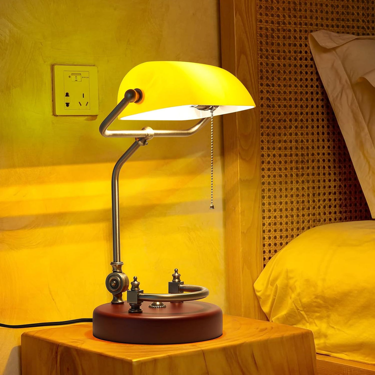 Bankers Lamp Traditional Green Glass Desk Lamp Solid Wood Pull Chain Switch