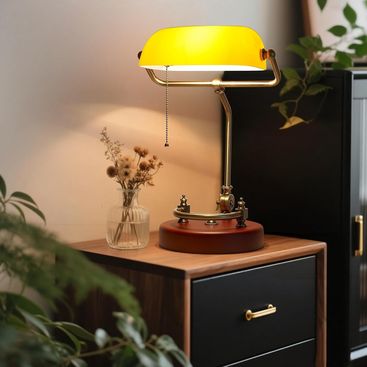 Bankers Lamp Traditional Green Glass Desk Lamp Solid Wood Pull Chain Switch