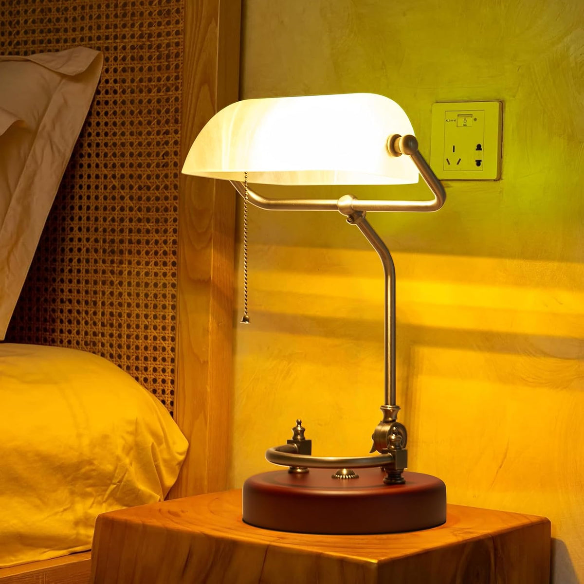 Bankers Lamp Traditional Green Glass Desk Lamp Solid Wood Pull Chain Switch