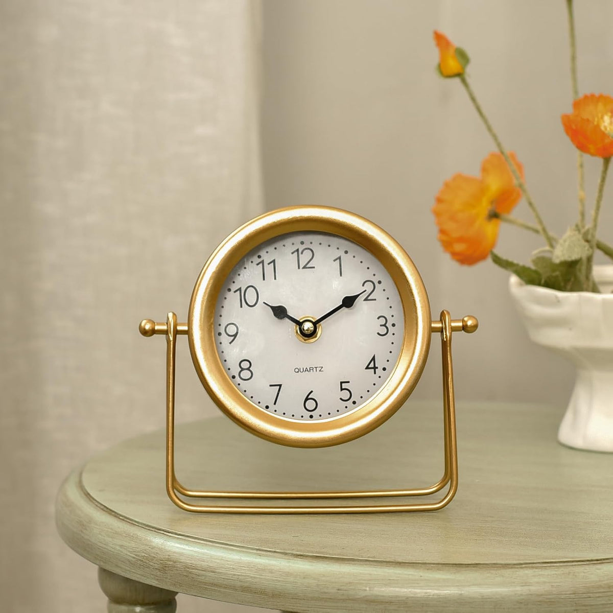 Small Gold Desk and Shelf Clock, 6.9*5.9 Inch Retro Elegant Tabletop Clock with Glass Cover, Silent Non-Ticking Battery Operated Decorative Clock for Living Room, Office, Bedroom, Gift Idea
