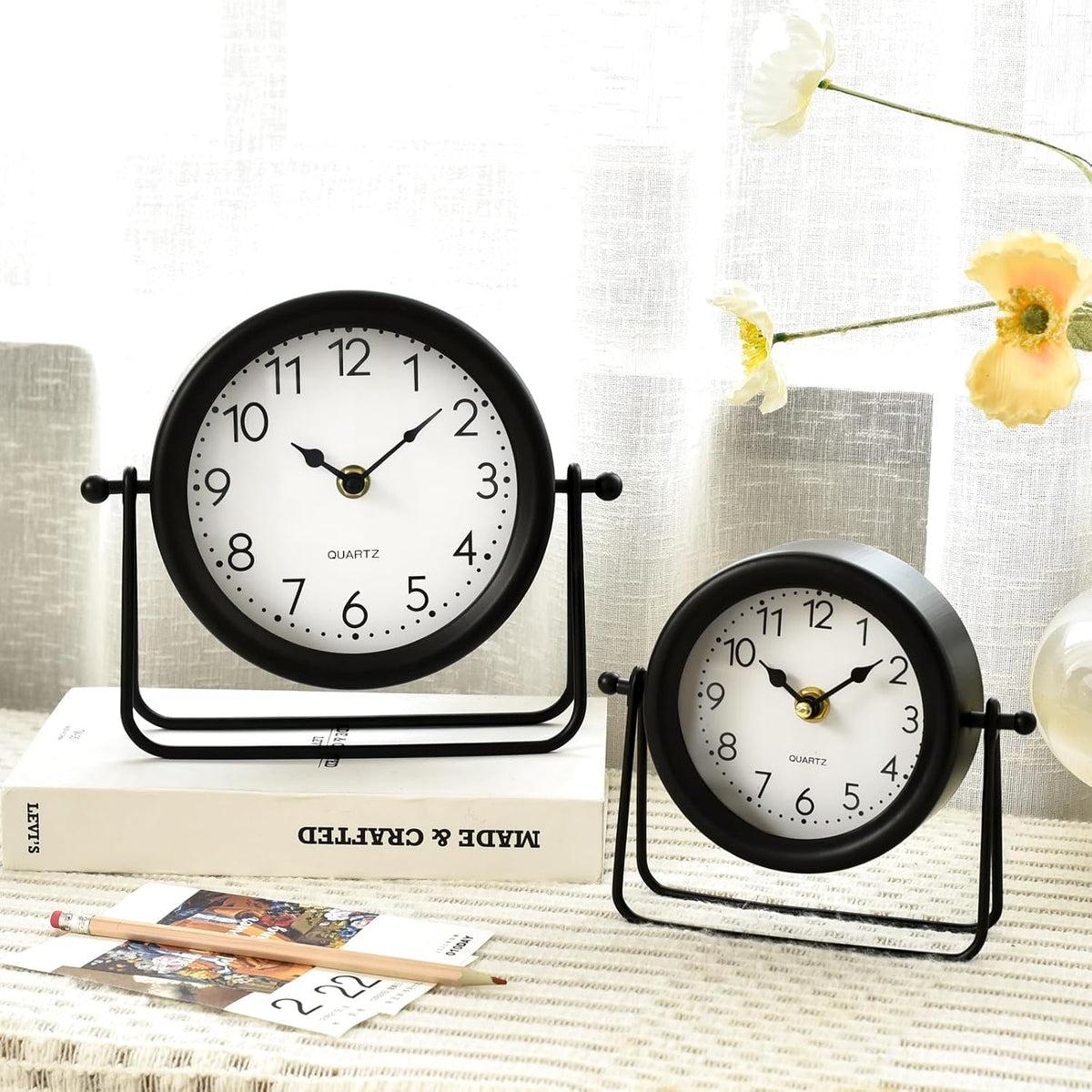 Small Gold Desk and Shelf Clock, 6.9*5.9 Inch Retro Elegant Tabletop Clock with Glass Cover, Silent Non-Ticking Battery Operated Decorative Clock for Living Room, Office, Bedroom, Gift Idea